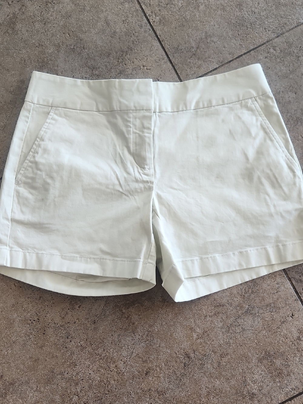 Vineyard Vines Cream Women's Chino Shorts